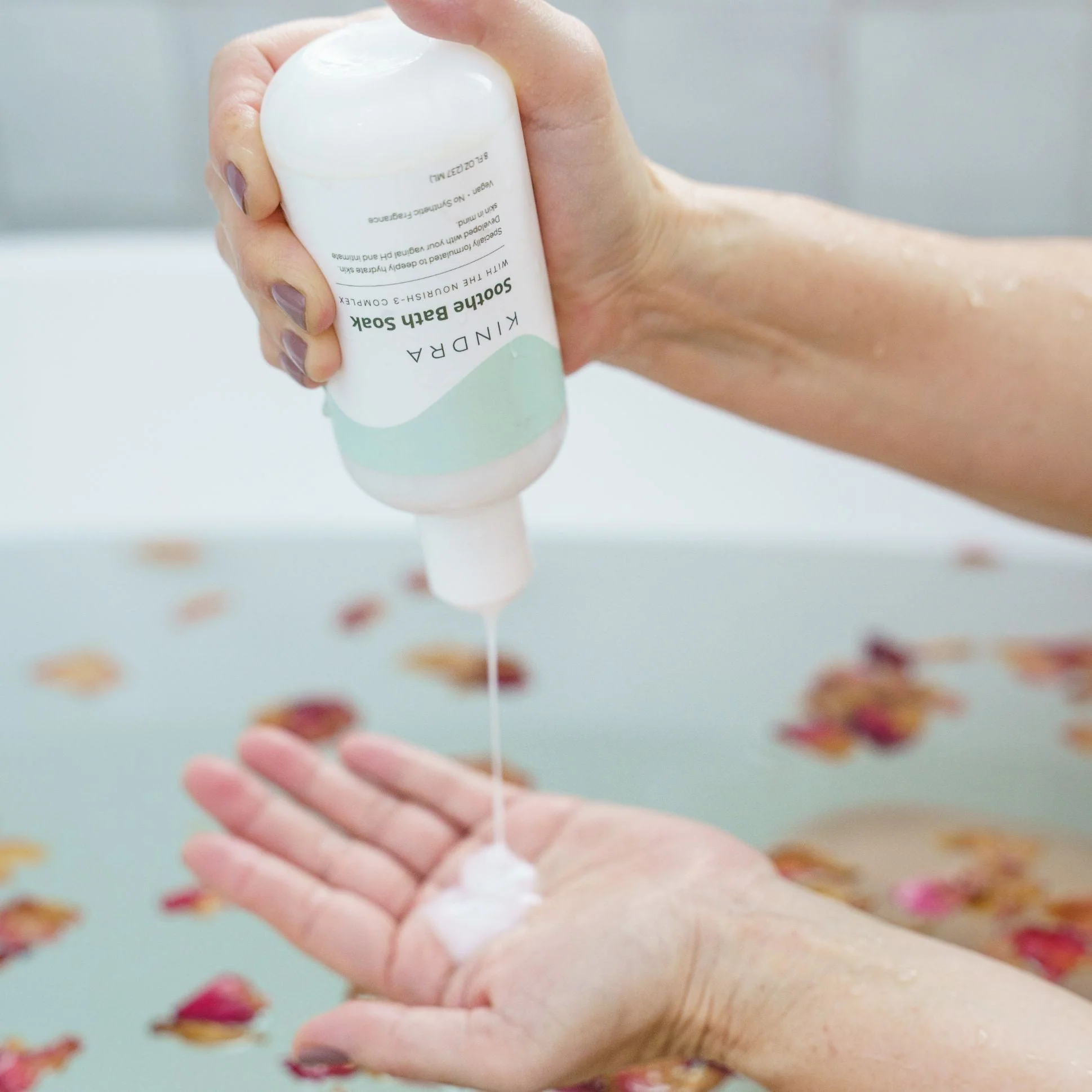 Soothe Bath Soak & Shower Gel - Image 4